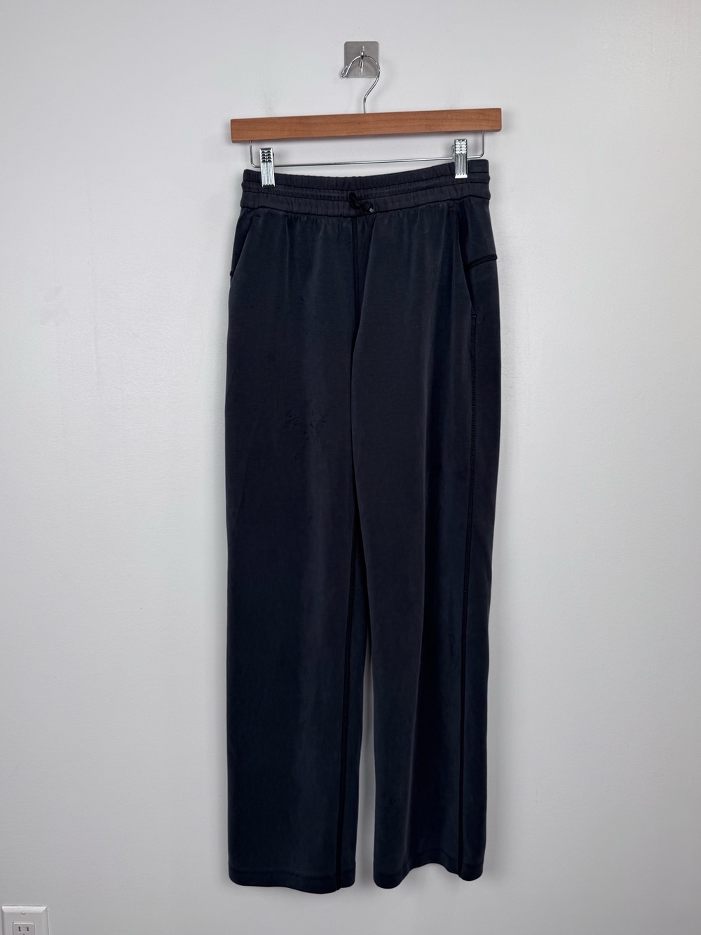 Lululemon Women Black Softstreme Pant Size 4